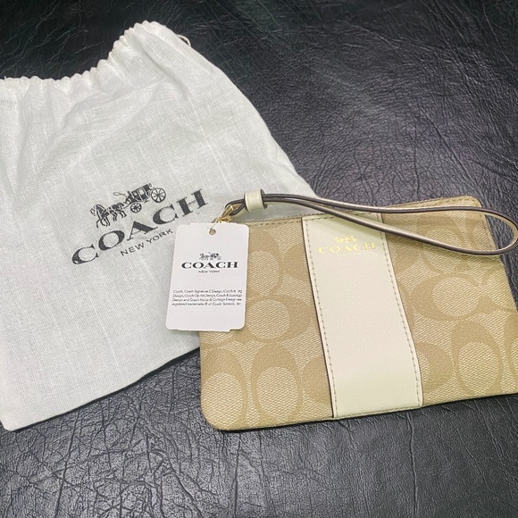 NWT - Coach Wristlet Wallet - Picture 1 of 4